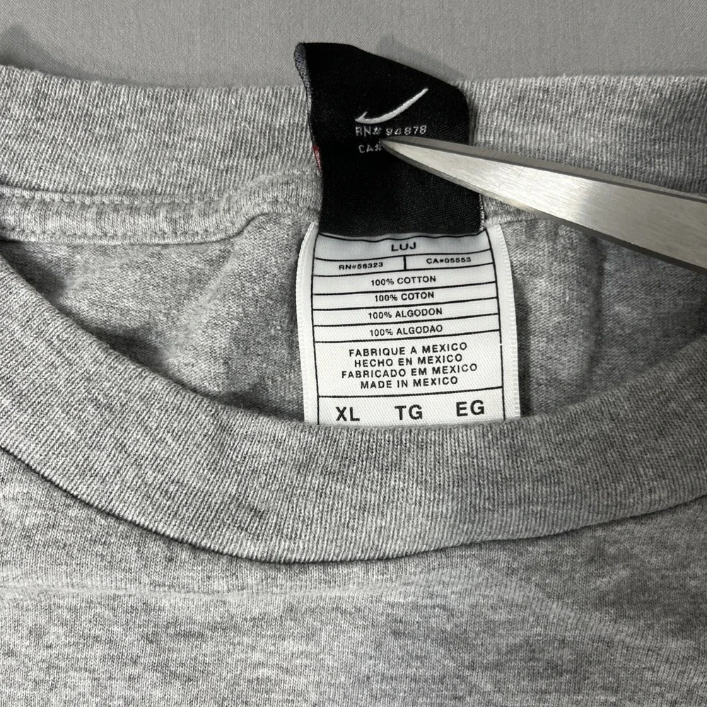 Vintage‎ Nike Team T-Shirt Men's XL Gray Football Diving Graphic Air Logo Y2K